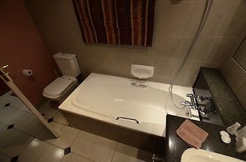 Norscot Manor Guest Lodge Sandton Esterno foto